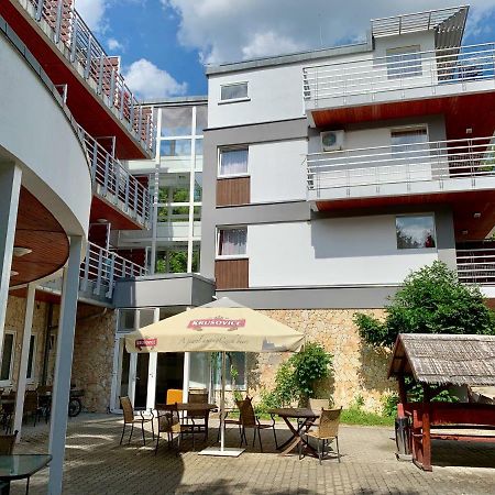 Well Hotel Харканы Экстерьер фото