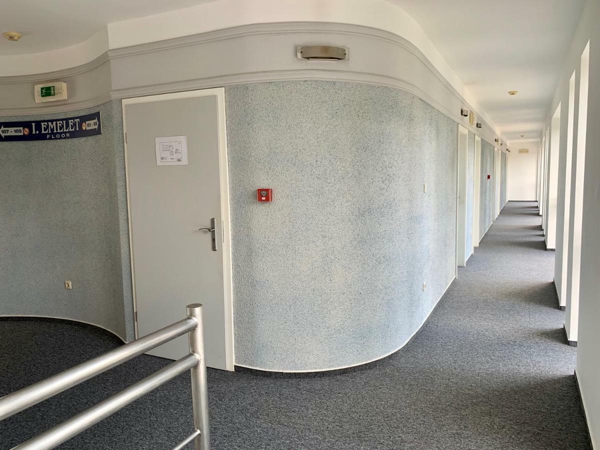 Well Hotel Харканы Экстерьер фото